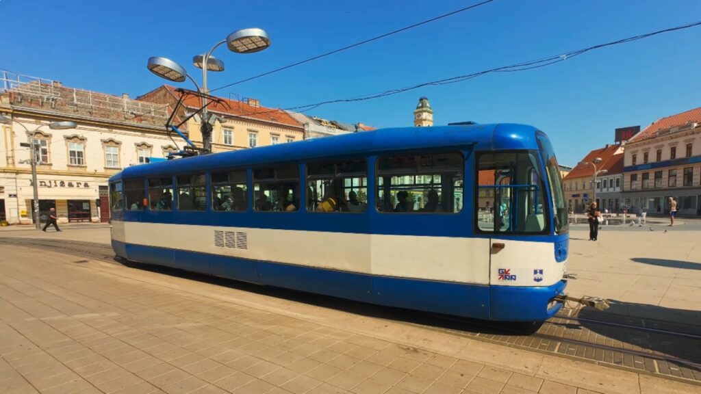 Straßenbahn im Zentrum von Osijek als wichtiges Verkehrsmittel
